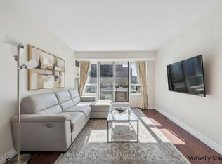 81 Townsgate Dr #512, Vaughan, ON