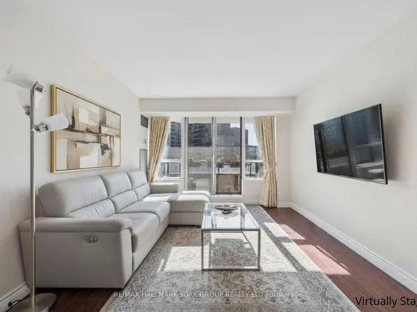 81 Townsgate Dr #512, Vaughan, ON L4J 8E6