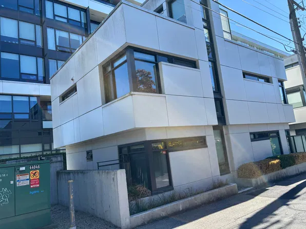 6303 Cambie St, Vancouver, BC V5Z 3B2