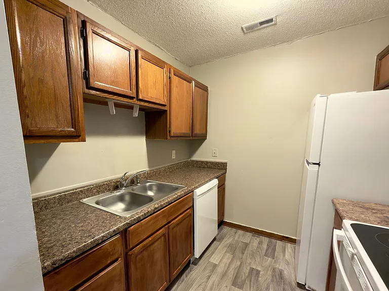 2146 Charles St #6 — Photo 3