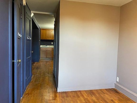 2nd image of 654 Mangels Ave #A