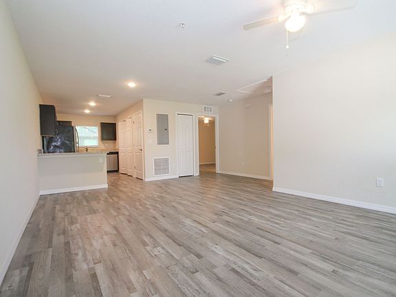 2nd image of 106 Walnut Dr #1