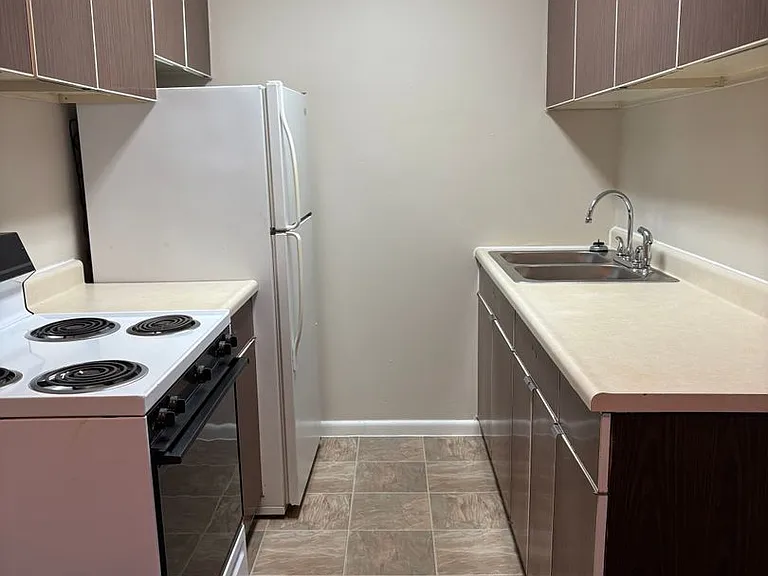 Monticello Apartments & Townhomes including Logan Gate & Logan Way — Photo 14