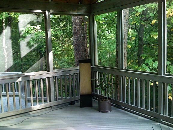 Screened sunroom with celing fan