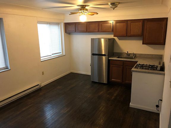 3rd image of 6425 Kennedy Ave #1