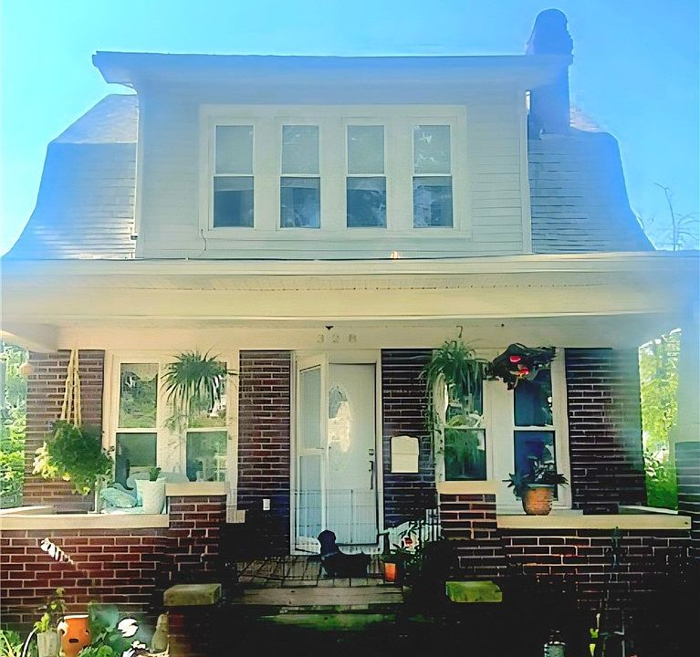 1st image of 328 Oakwood Ave