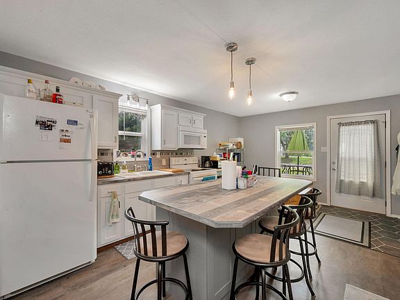 4th image of 358 E Amber Lake Dr