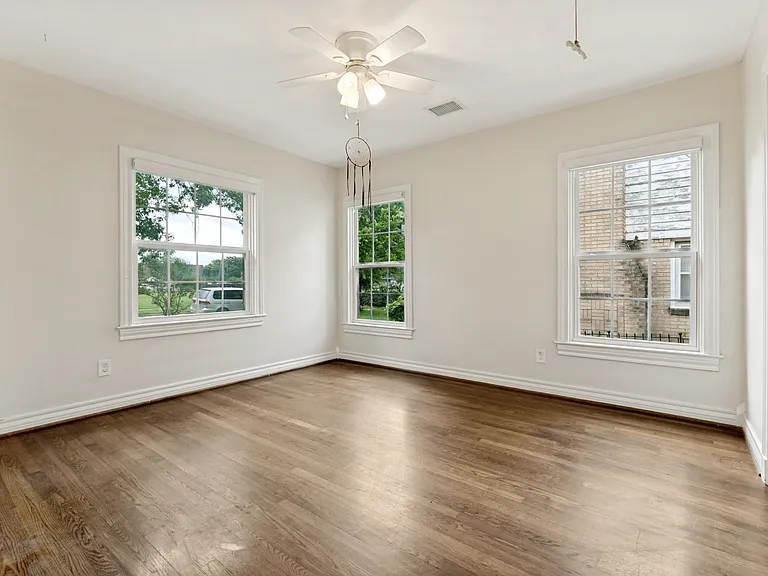 615 S Montclair Ave — Photo 22