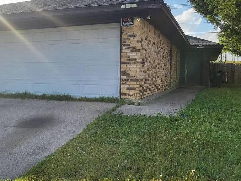 1712 San Rafael St — Photo 1