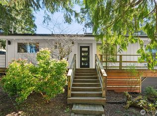9832 Whitecap Drive NW, Olympia, WA