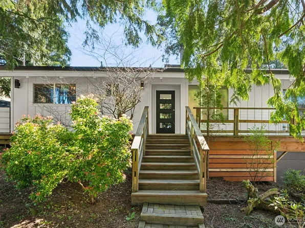 9832 Whitecap Drive NW, Olympia, WA 98502