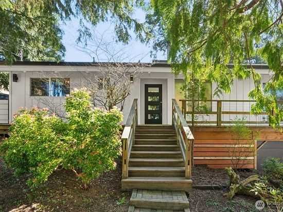 9832 Whitecap Drive NW, Olympia, WA 98502