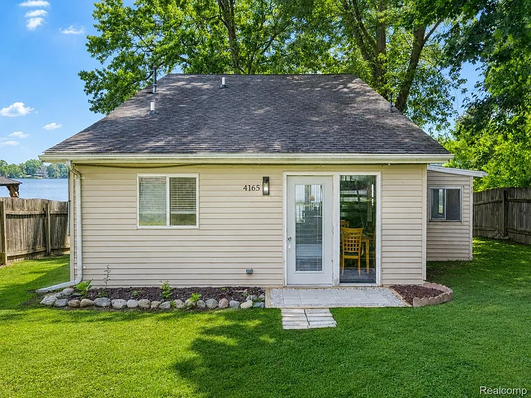 4165 Highcrest Dr — Photo 6