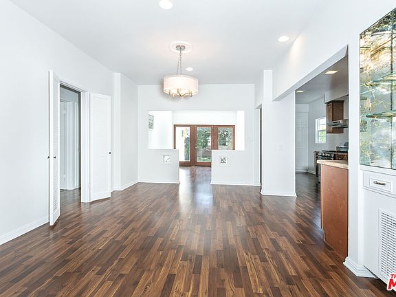 2nd image of 212 N Palm Dr