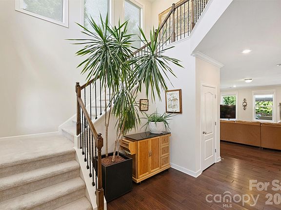 4th image of 819 Tyne Dr