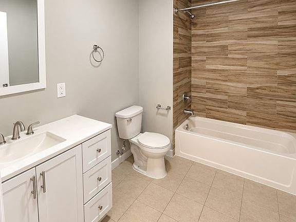 5th image of 144 Fair St #2