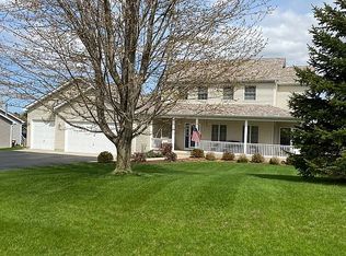 3700 Twin Oaks Dr, Wonder Lake, IL 60097
