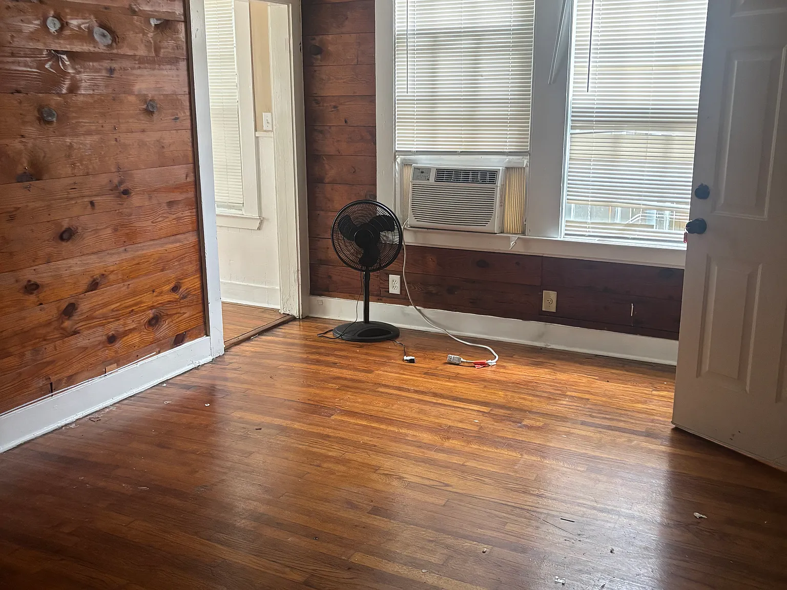 Studio, 800 sqft, $750 — Photo 2