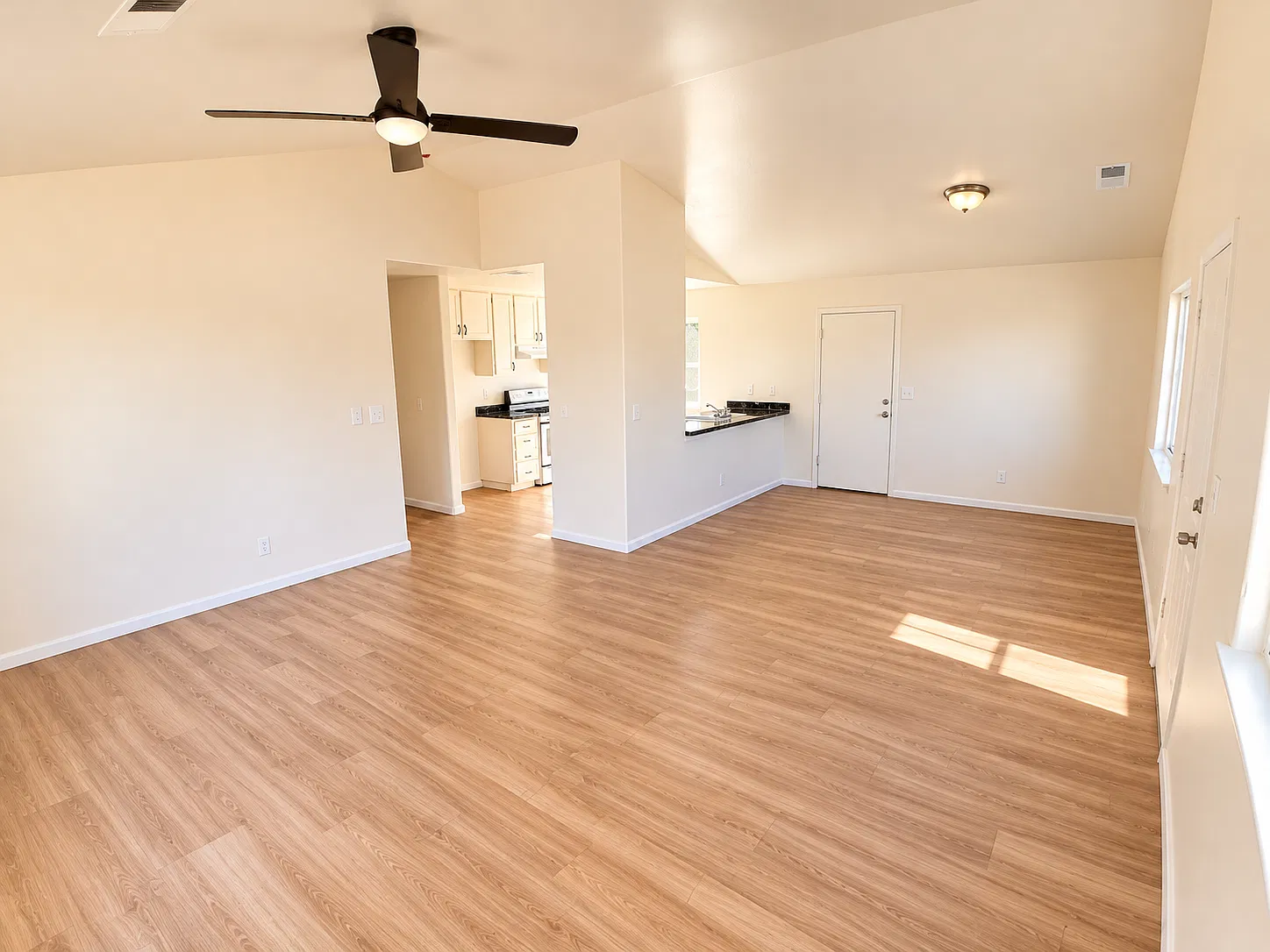 4 bed, 1200 sqft, $2,495 — Photo 3