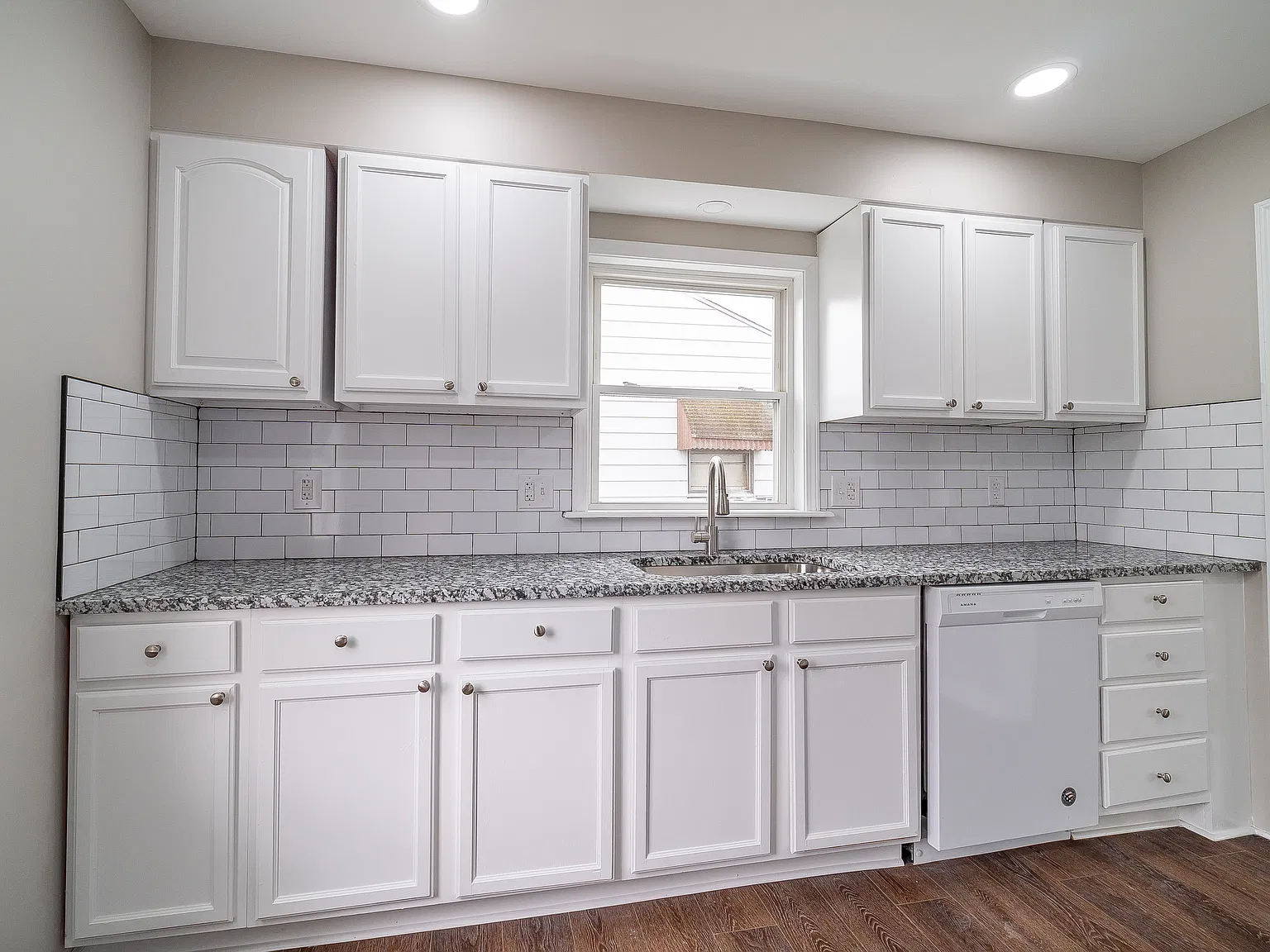 3 bed, 450 sqft, $1,895 — Photo 3