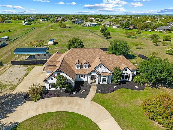 3rd image of 2811 Timber Rock Ln