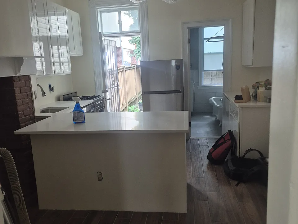 338 New York Ave #1L
