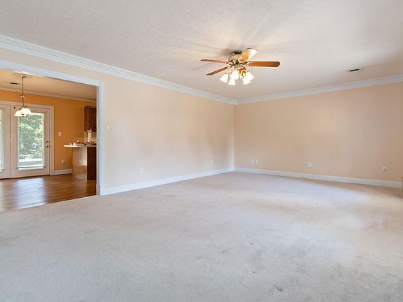 4th image of 405 Westwood Dr