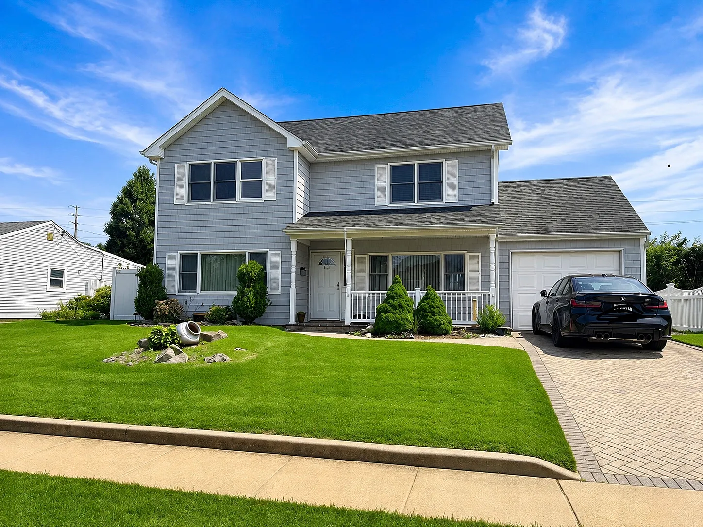 4 bed, 2296 sqft, $6,000 — Photo 1