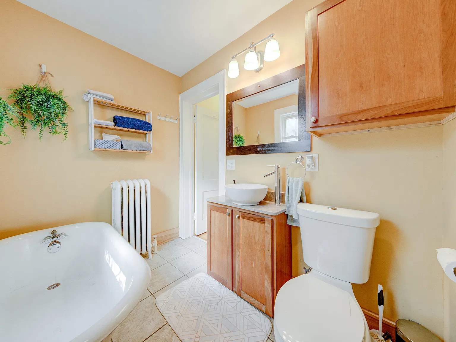 3 bed, 1850 sqft, $2,395 — Photo 4