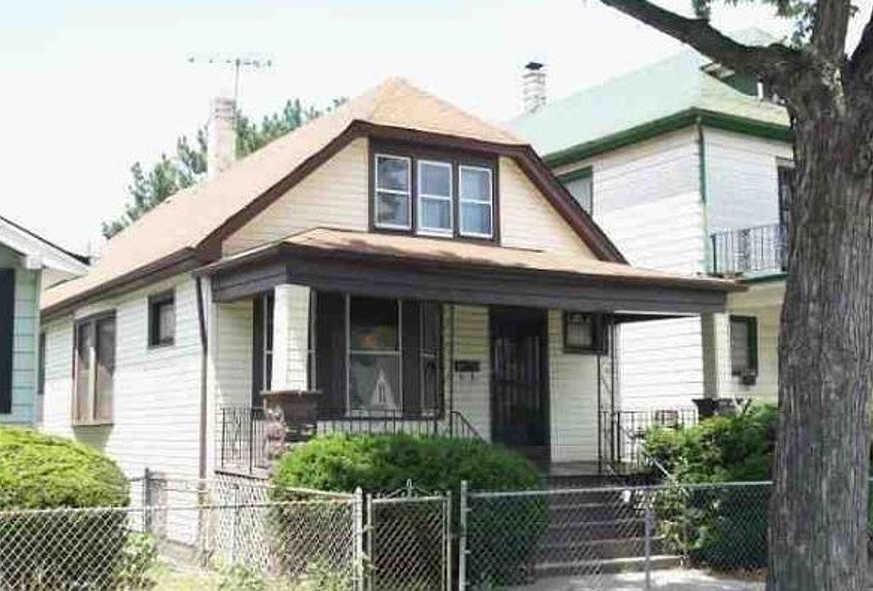 2nd image of 10504 S La Salle St