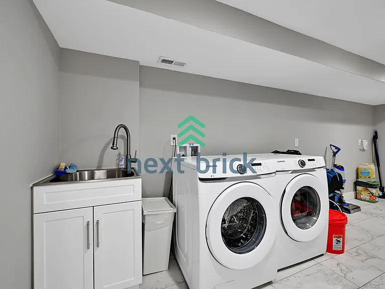 11810 NE 75th St — Photo 27