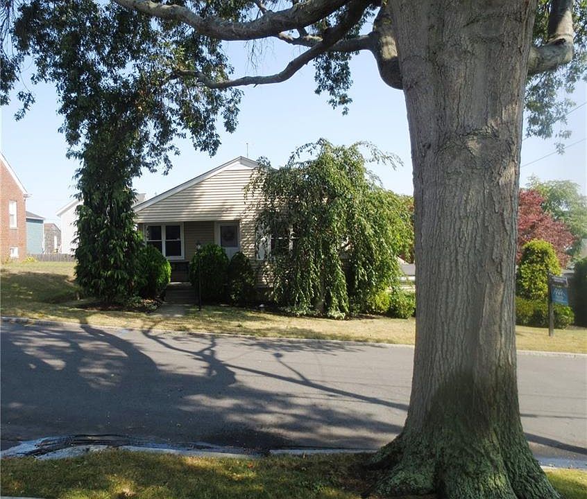1st image of 43 De Pinedo St