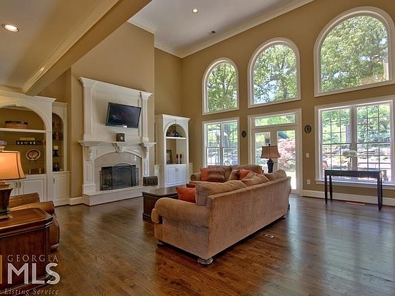 5th image of 802 Mickleton Ln