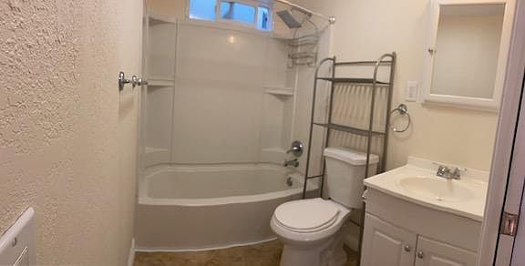 4th image of 367 S Bayview Ave #B