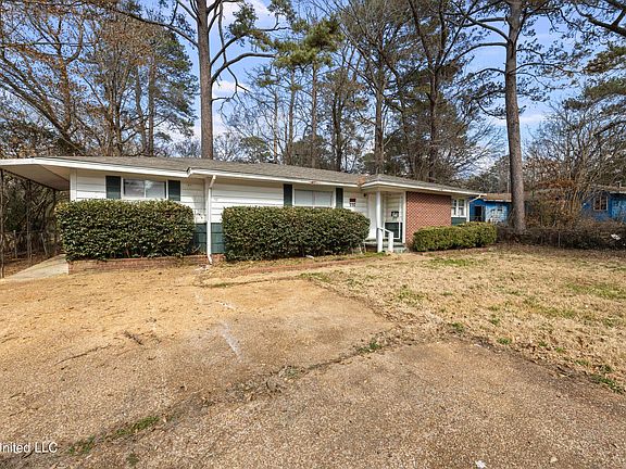 2nd image of 920 Woody Dr