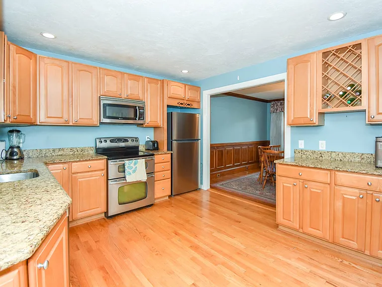 36 Whittier Rd — Photo 13