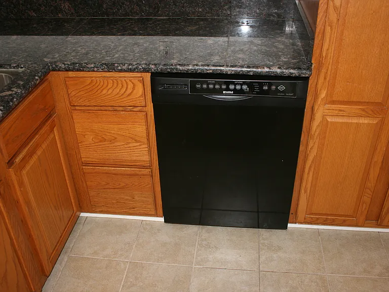 1460 Oxford Way — Photo 6