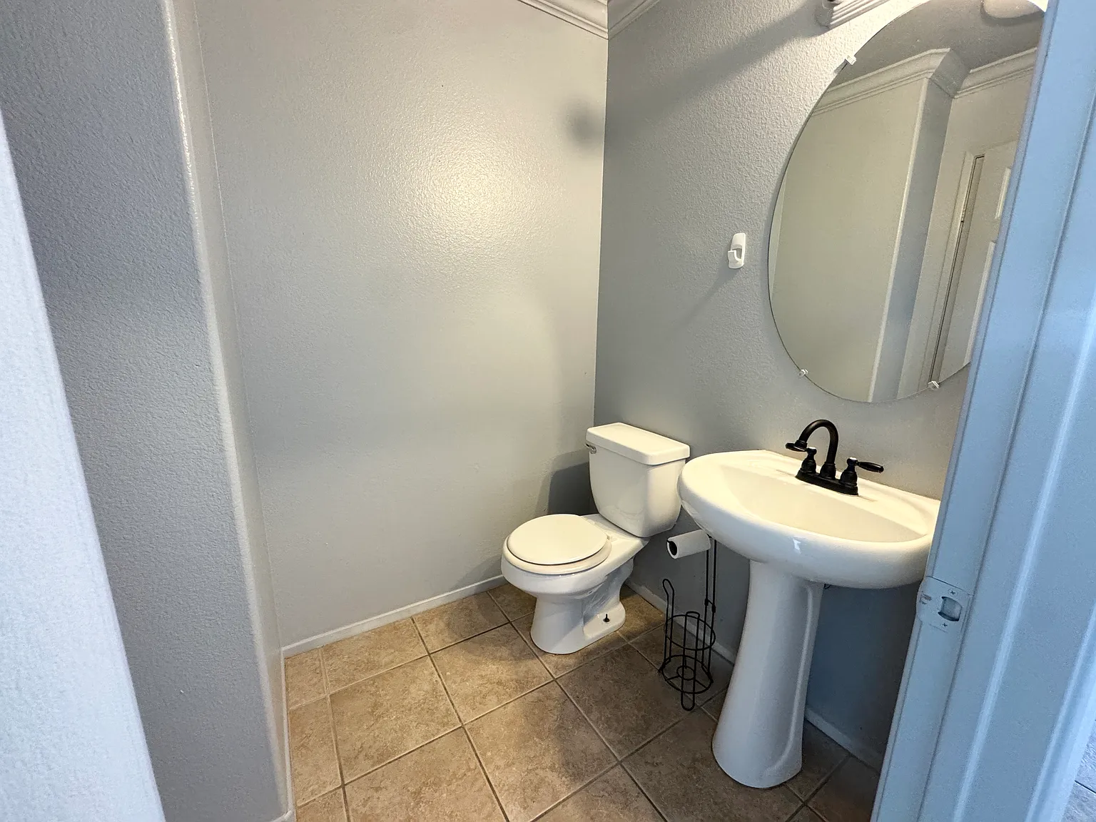 4 bed, 2.5 bath, 2547 sqft, $2,850 — Photo 3