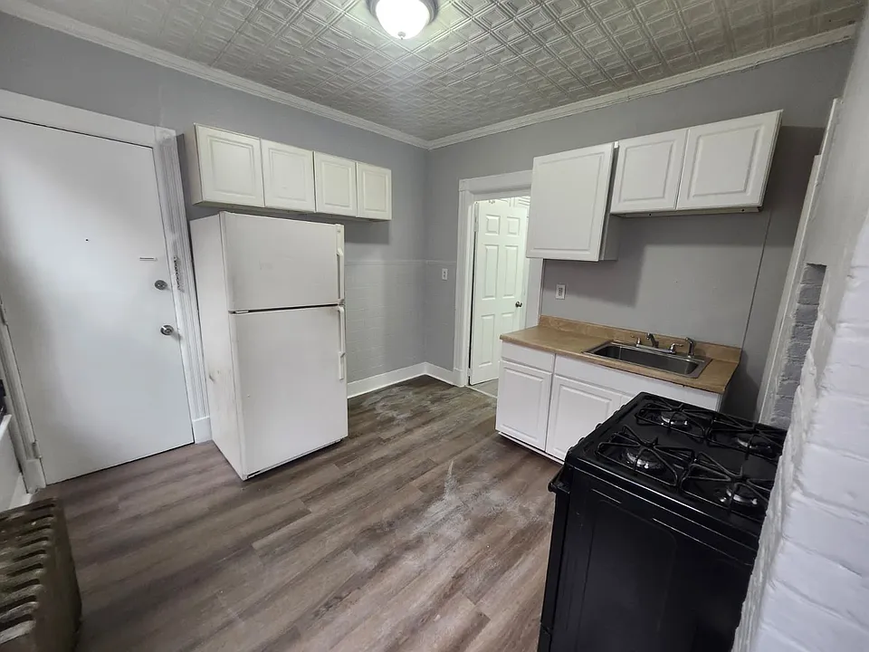 165 Pearl St #1E