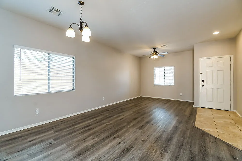 4 bed, 3.0 bath, 2368 sqft, $2,350 — Photo 4