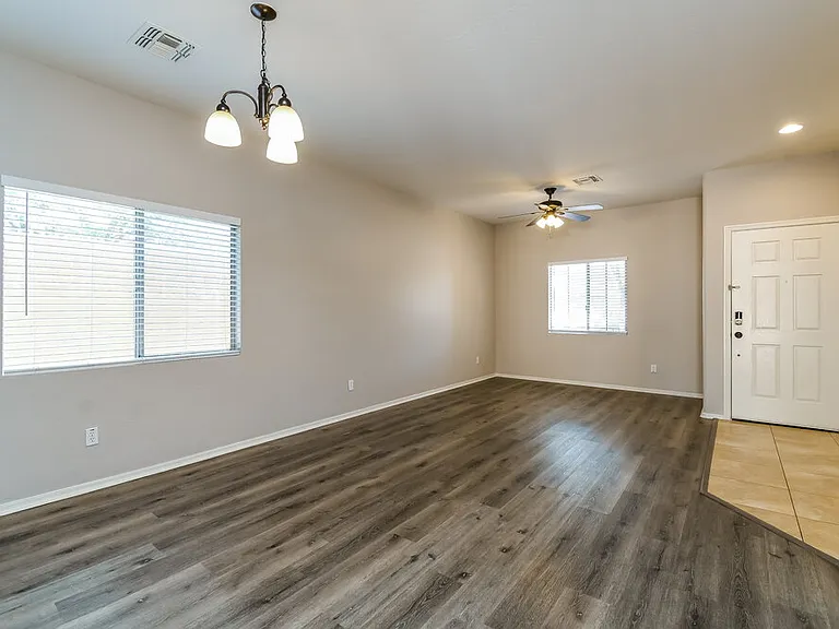 5206 W Glass Ln — Photo 4