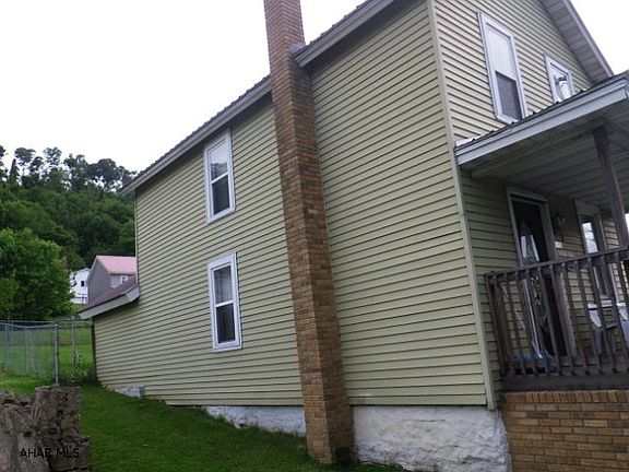 3rd image of 115 Ann St