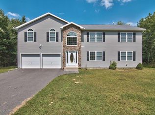 183 Center Dr, Blakeslee, PA 18610