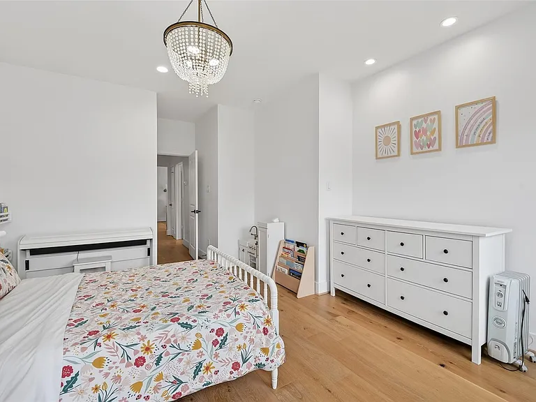 927 W 25th St #A — Photo 31