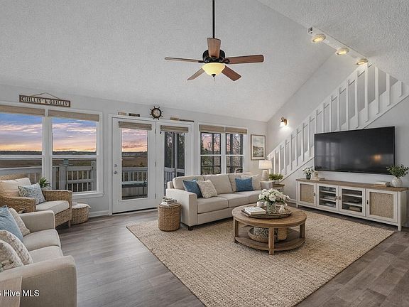 3rd image of 819 S Topsail Drive