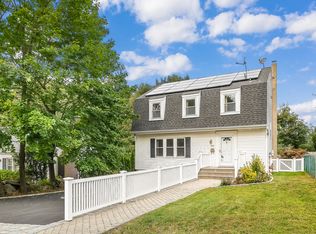 24 Blossom Ter, Larchmont, NY 10538