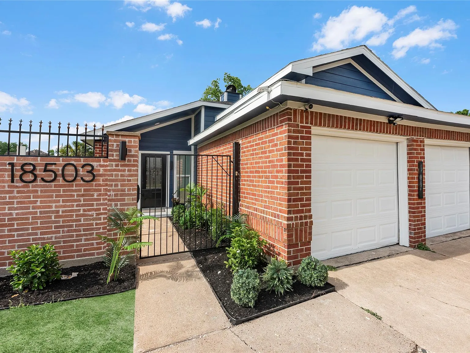 3 bed, 2.0 bath, 1254 sqft, $2,000 — Photo 3