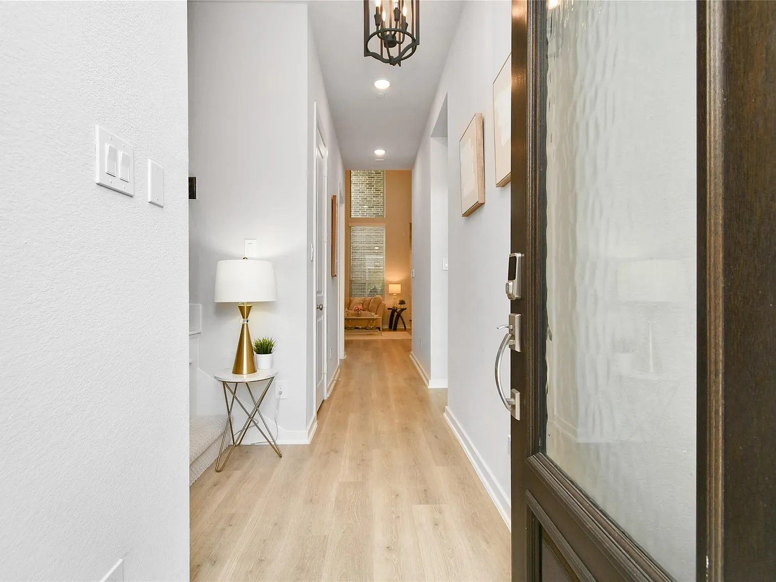 3 bed, 2.5 bath, 1761 sqft, $2,400 — Photo 2