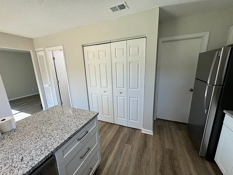 10180 Haskins St #2 — Photo 8