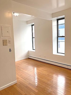 3rd image of 201 E 118th St APT 4